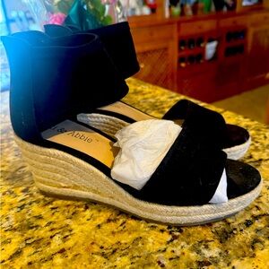 Lexi & Abbie shoes black open toe. Sandal. Wedge